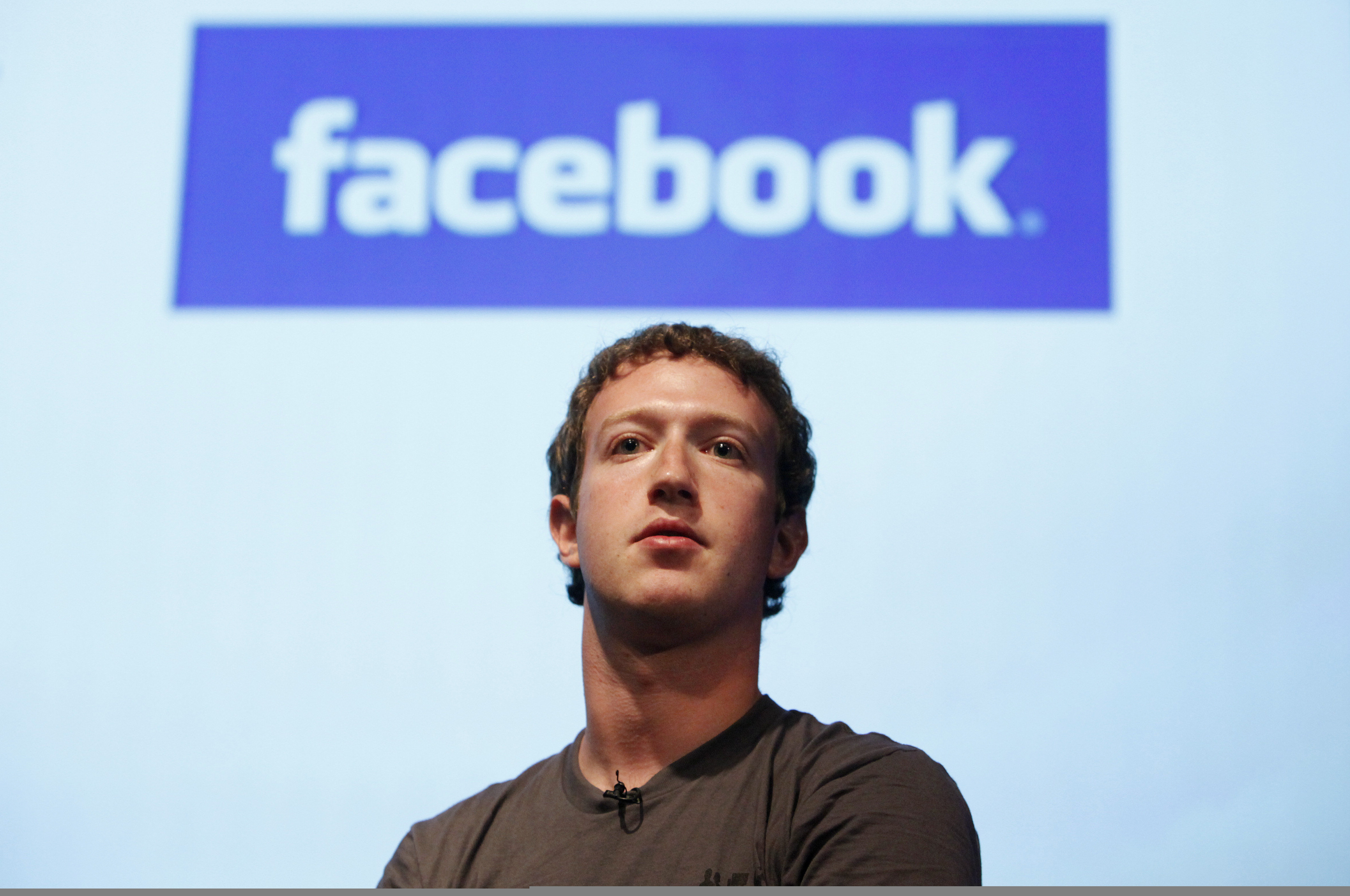 صورة رجال دين: نصف ركعة لوهّابي تفوق الـ ٤٥ مليار التي تبرّع بها مؤسس فيسبوك