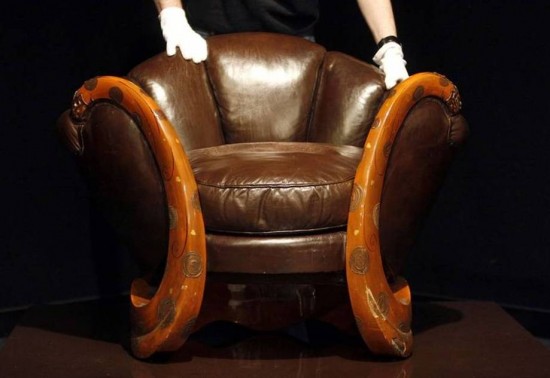 صورة علماء يصنفون حب الكراسي والمناصب كأحد انواع الميول الجنسية