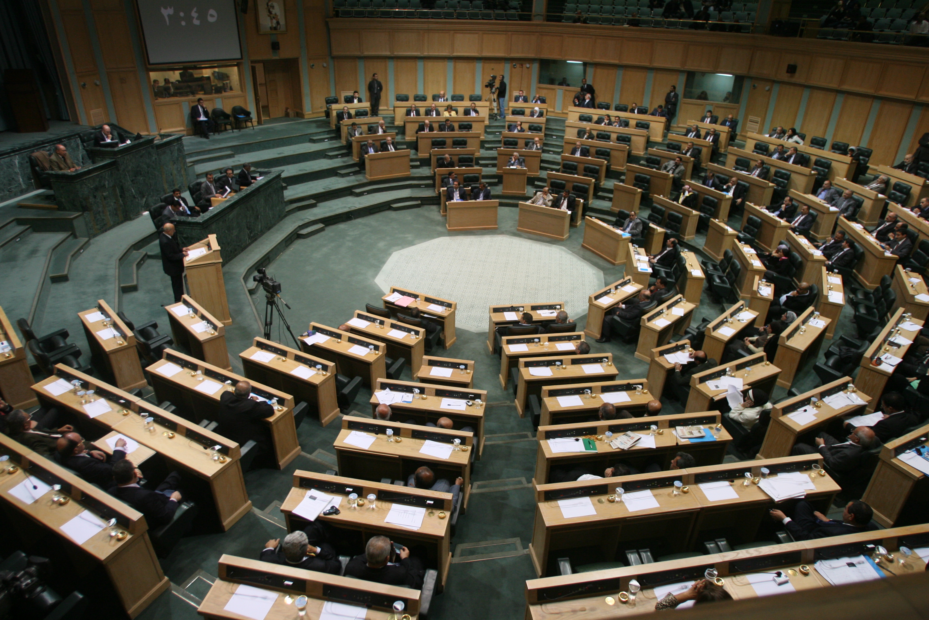 صورة مجلس النواب يقر قانون ضريبة الدخل 2015 دون مقتل أحد تحت القبّة