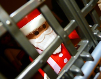 صورة عاجل: هيئة الأمر بالمعروف تعتقل بابا نويل بتهمة الترويج للفالنتاين