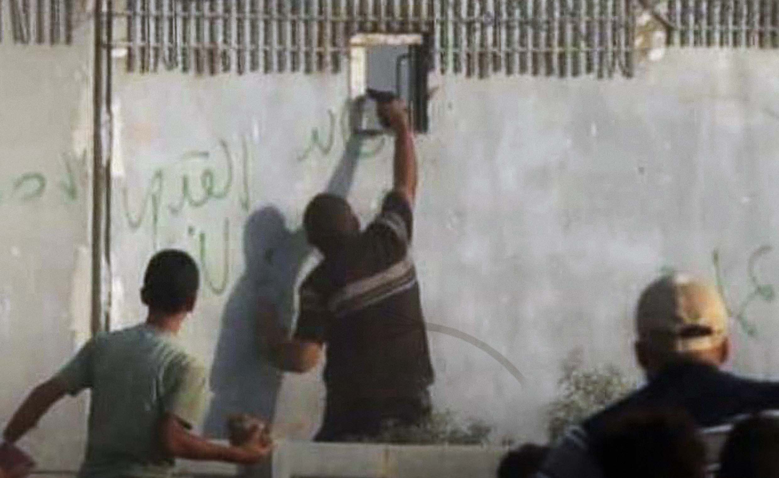 صورة شاب من غزة يعثر على طاقة الفرج