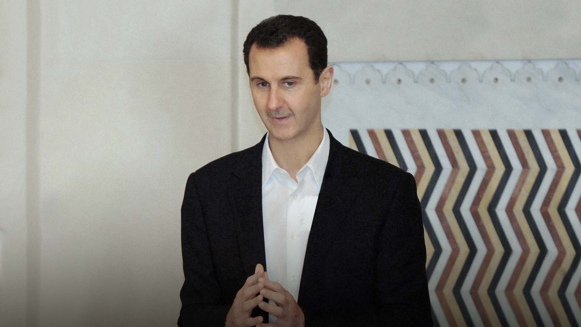 صورة الأسد يعفو عن العسكريين الفارين ويمنحهم شرف قتل السوريين مجدداً