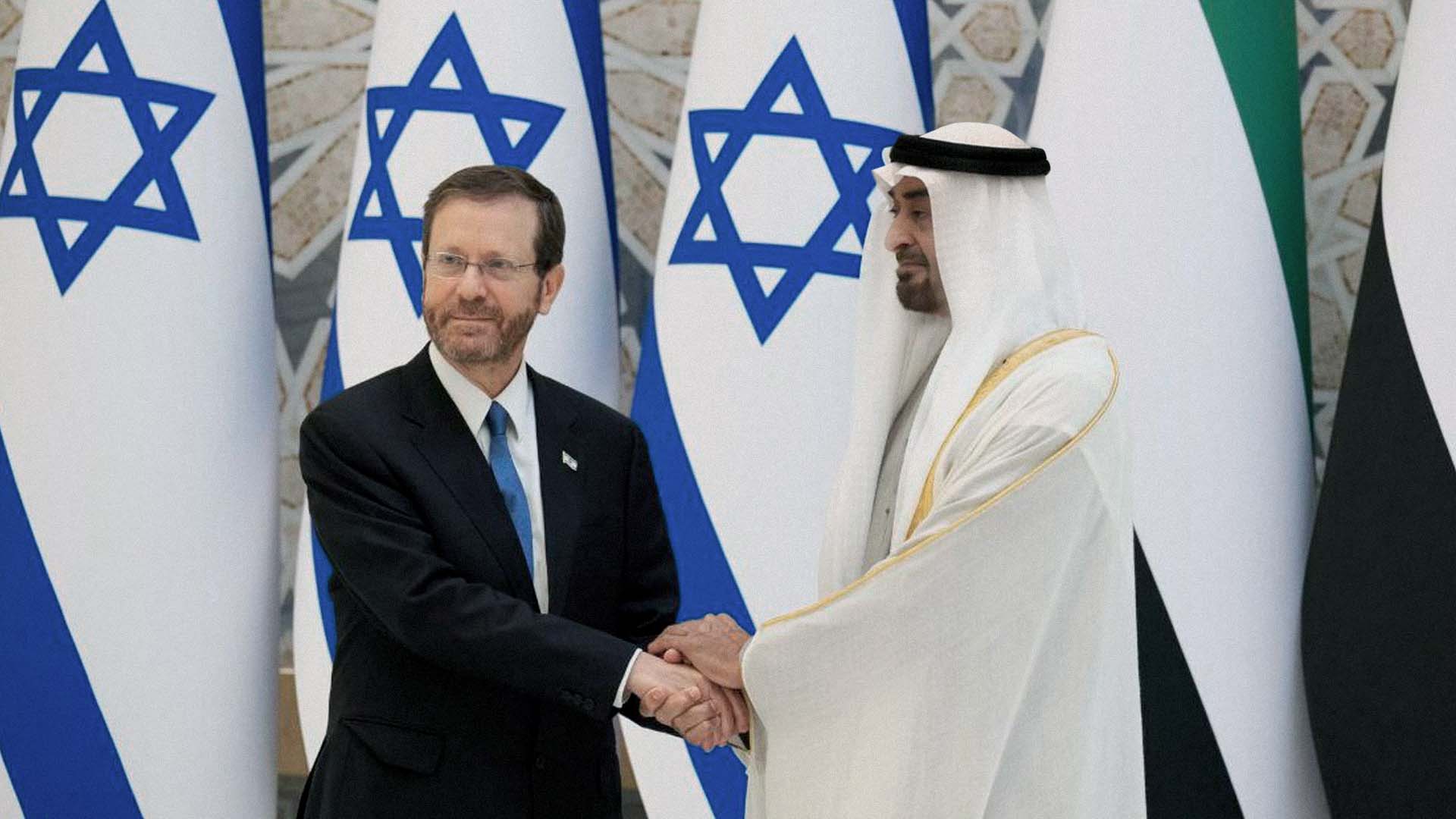 صورة ابن زايد يلتمس من الرئيس الإسرائيلي تعليمه فن القصف والتظلّم