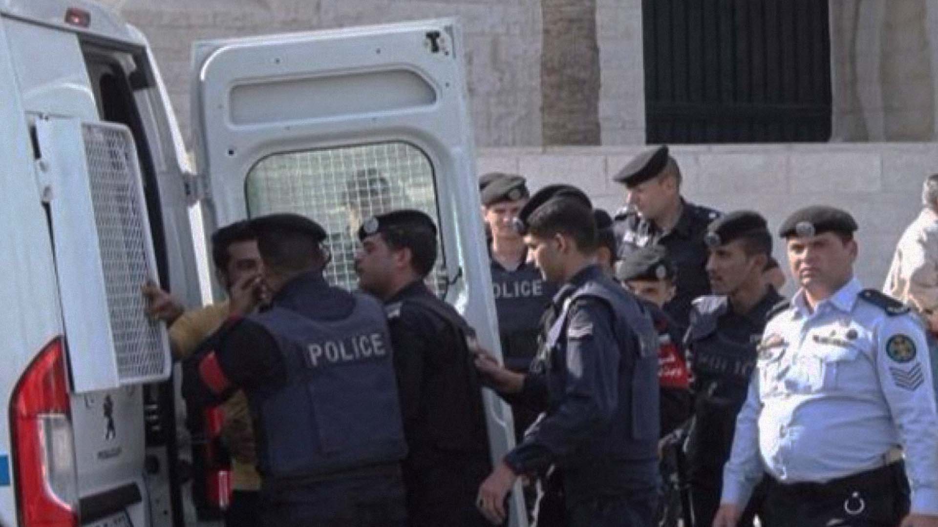 صورة السلطات الأردنية تعيد الناشطين إلى حضن الدولة