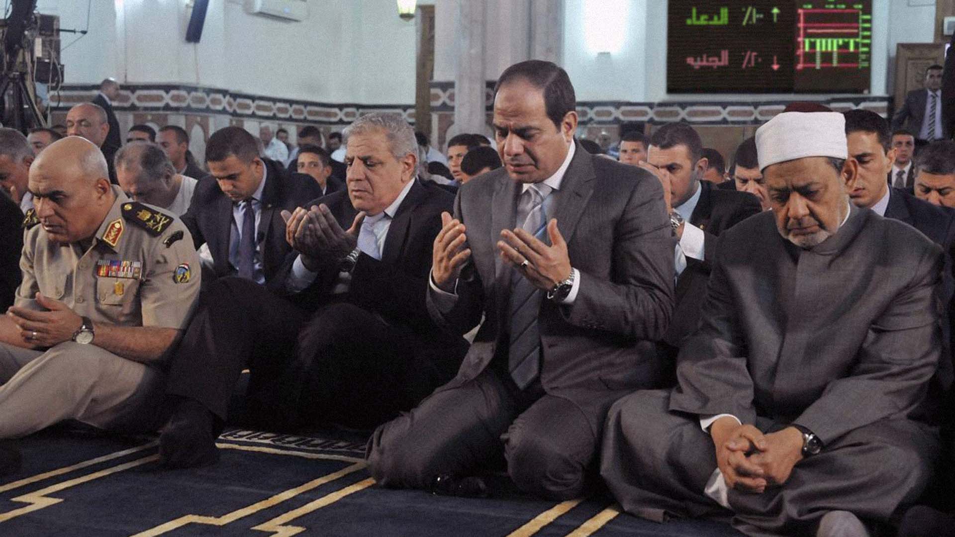 صورة الحكومة المصرية تعمر ٥٥ مسجداً جديداً لزيادة الدعاء بتعافي الاقتصاد 