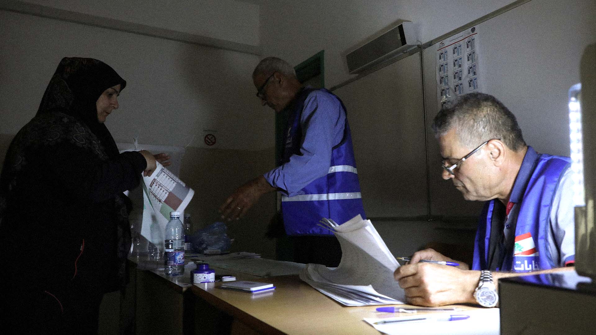 صورة انتخابات لبنان: استمرار فرز الأصوات لمعرفة شكل الفراغ الدستوري القادم