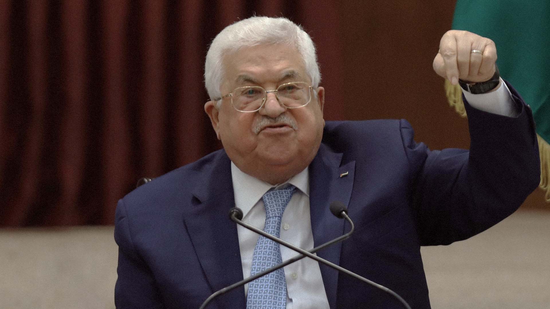 صورة محمود عباس يؤكد تمسّكه بوقف التنسيق الأمني إلا إذا انصاع الإسرائيليون لرغبته وأمروه بإعادته
