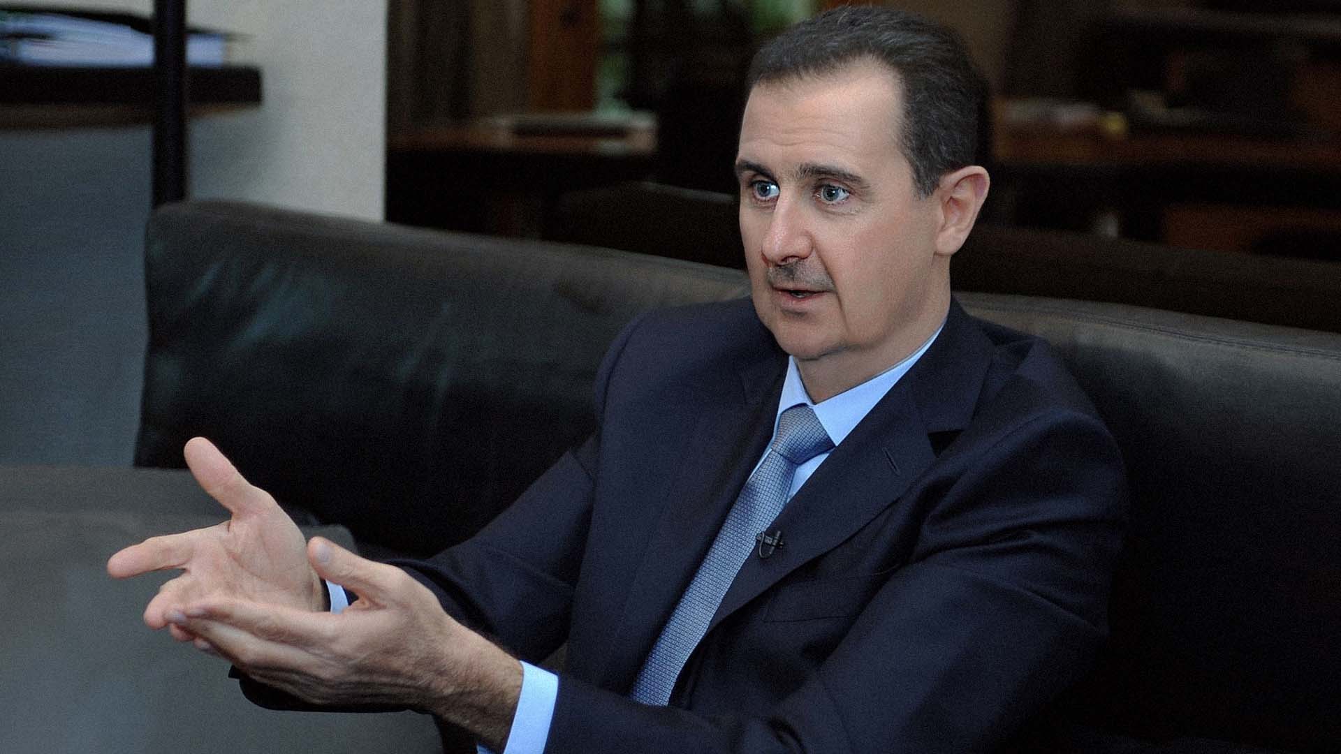 صورة  الأسد يؤكد أنَّ العقوبات قطعت البنزين والمازوت واقتحمت المخازن لتسرق المساعدات وأكلت آخر علبة فول في يده