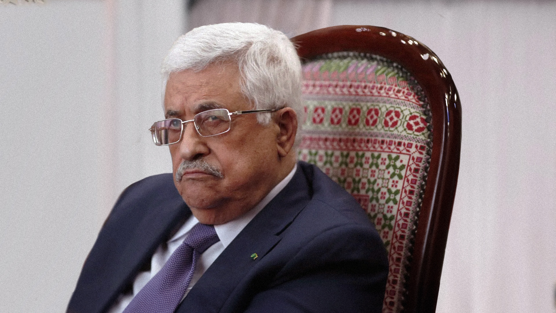 صورة محمود عباس يهدد بعقد مفاوضات سلام أحادية الجانب