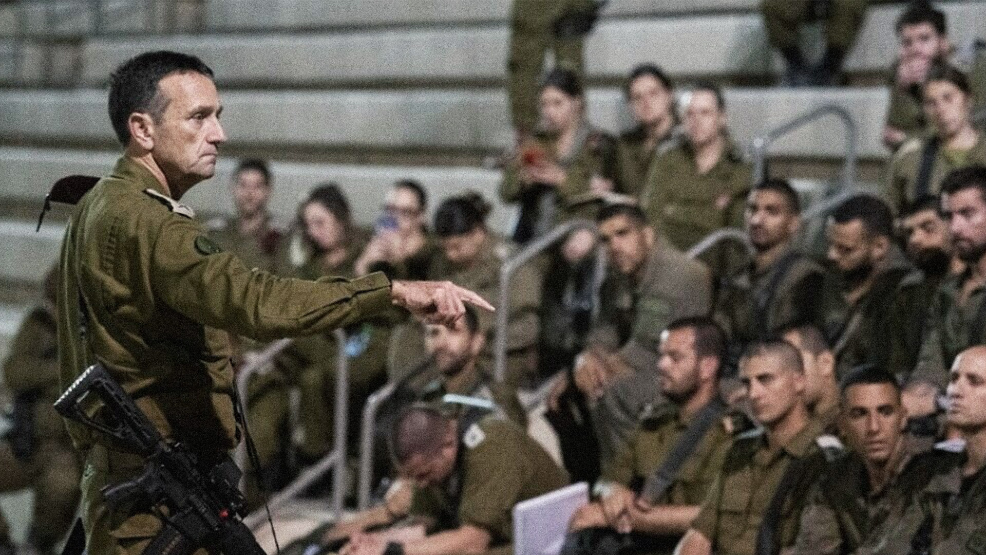 صورة الجيش الإسرائيلي يحرر مزيدًا من الأسرى في عملية نوعية أوقف خلالها القصف وجلس بأدب