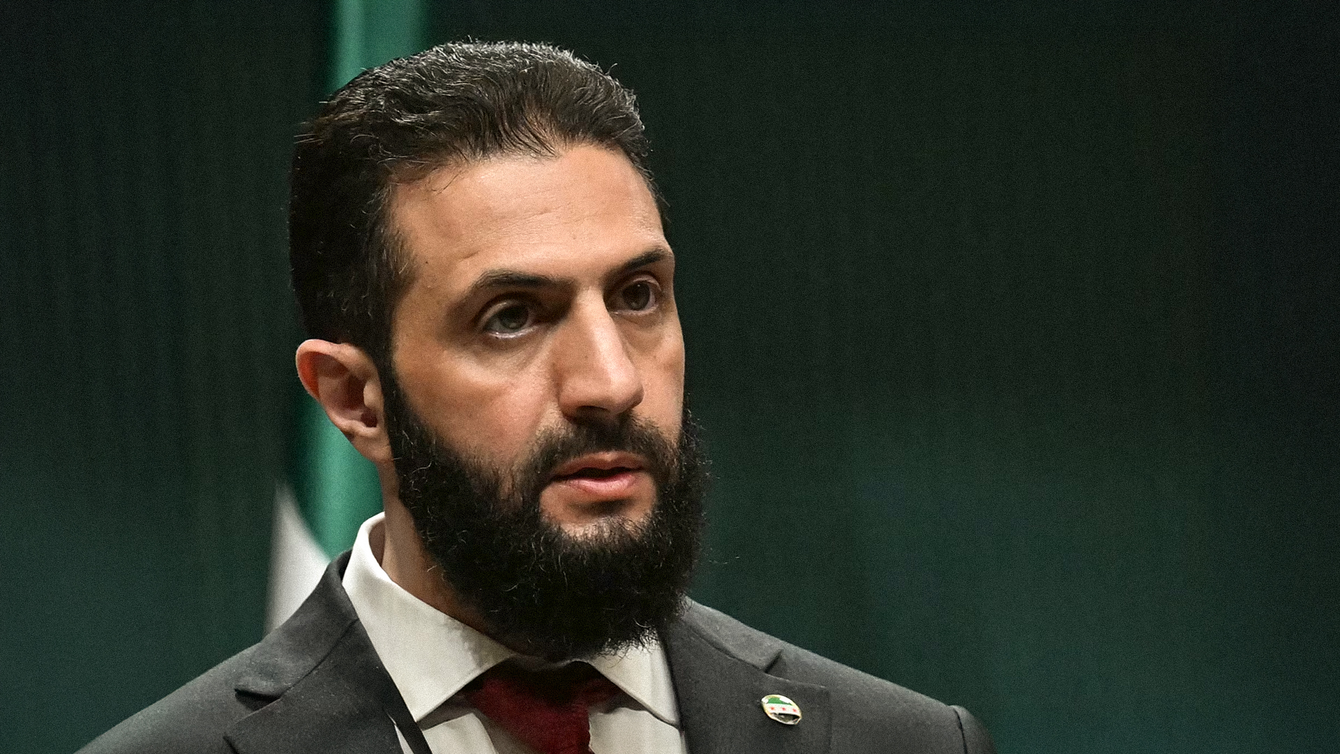 صورة الأمن السوري يحدد هوية منفذ هجوم الكنيسة بعد تذكّر الشرع أين رآه من قبل