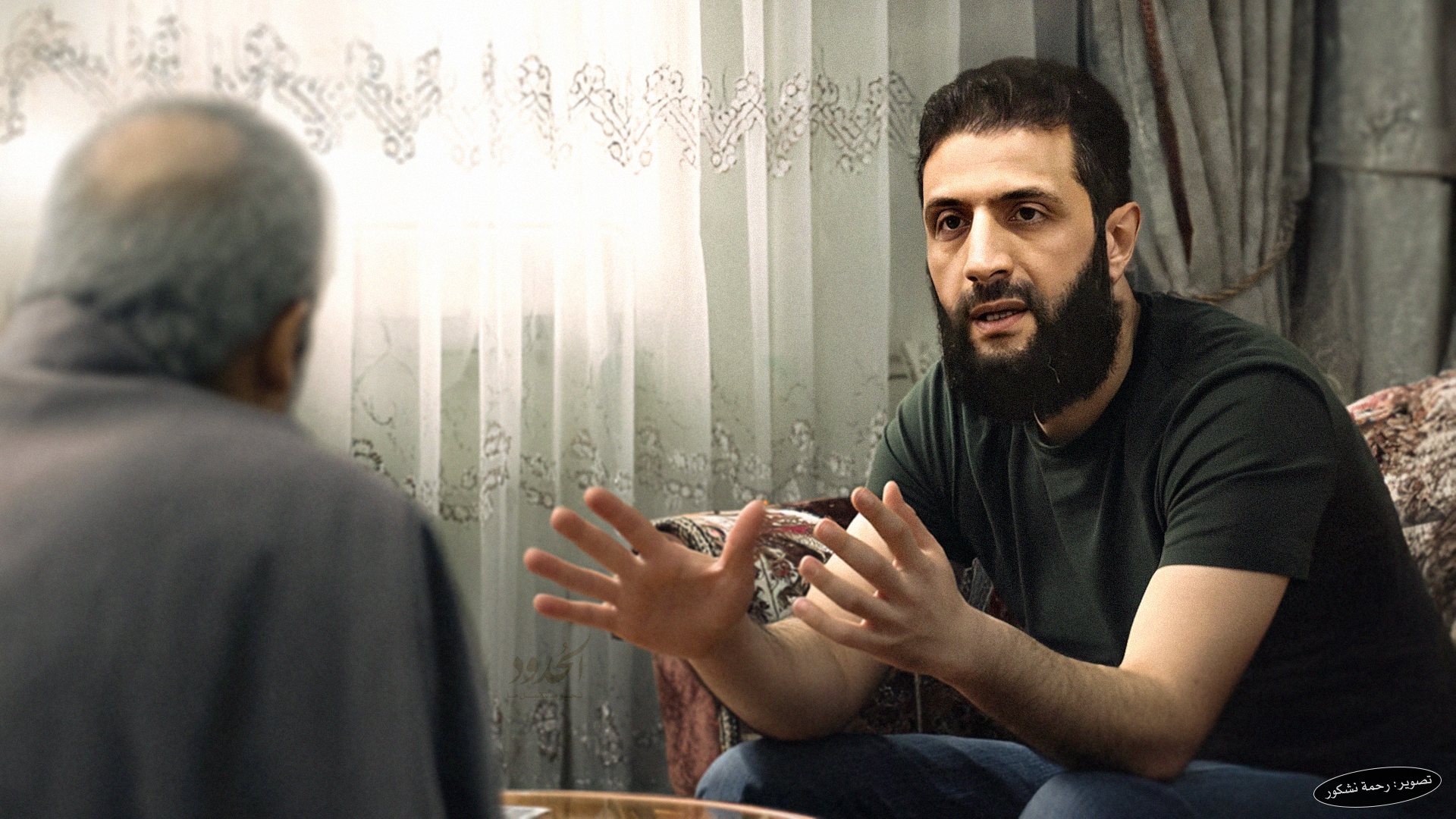 صورة الشرع يؤكد لأهله أنه قابل مسؤولاً إسرائيلياً صدفة عند صديقه لكن لم يحدث بينهما شيء