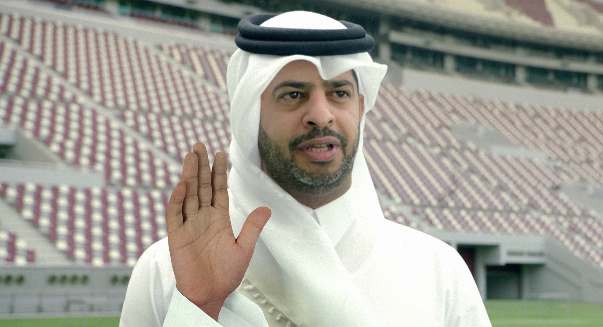 صورة قطر تطمئن جمهور كأس العالم أن وفاة الآلاف من عاملي البناء لن تؤثر على بيع السندويشات والعصائر في المباريات