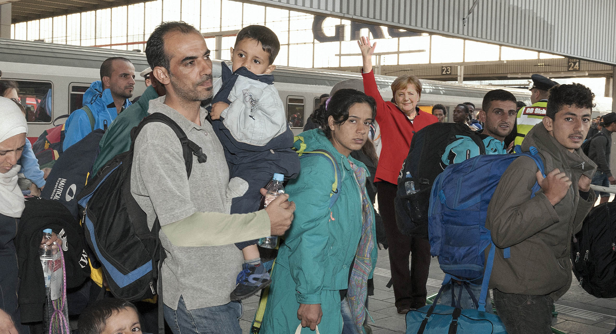 صورة أوروبا تعيد اللاجئين لأحضان أنظمتهم الدافئة خشية عليهم من أجوائها الباردة