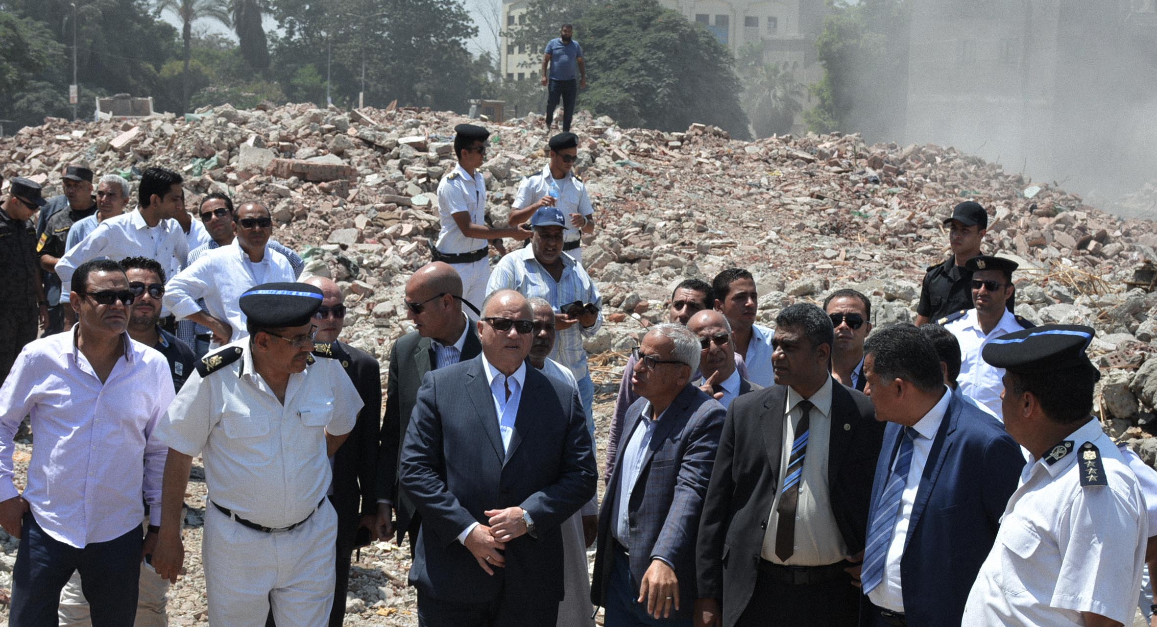 صورة الحكومة المصرية تعوّض المتضررين من هدم الأبنية المخالفة بإتاحة الشوارع كلها لهم