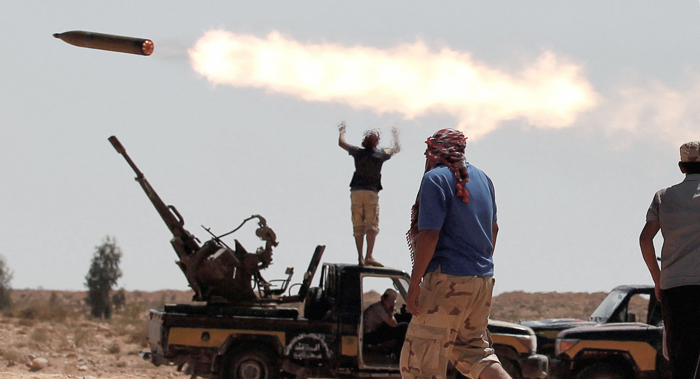 صورة استمرار تبادل إطلاق النار احتفالاً بوقف إطلاق النار في ليبيا