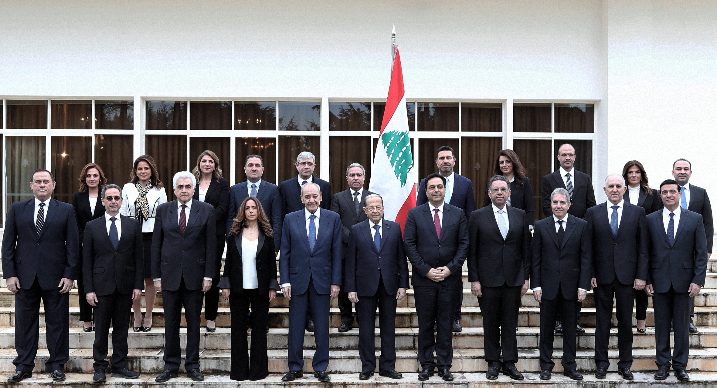 صورة الأحزاب اللبنانية تضع حكومة تكنوقراط يعرف كل وزير فيها أفضل سبل الفساد في اختصاصه