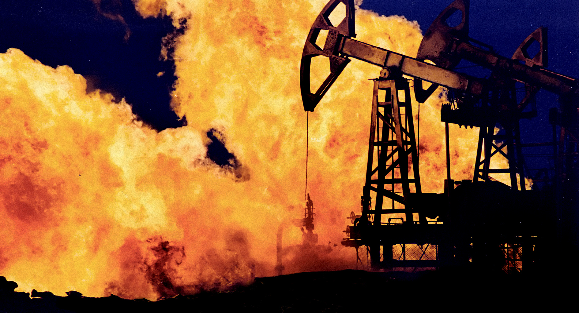 صورة السعودية: إرهاب الحوثي وصل حدّ استهداف براميل النفط البريئة