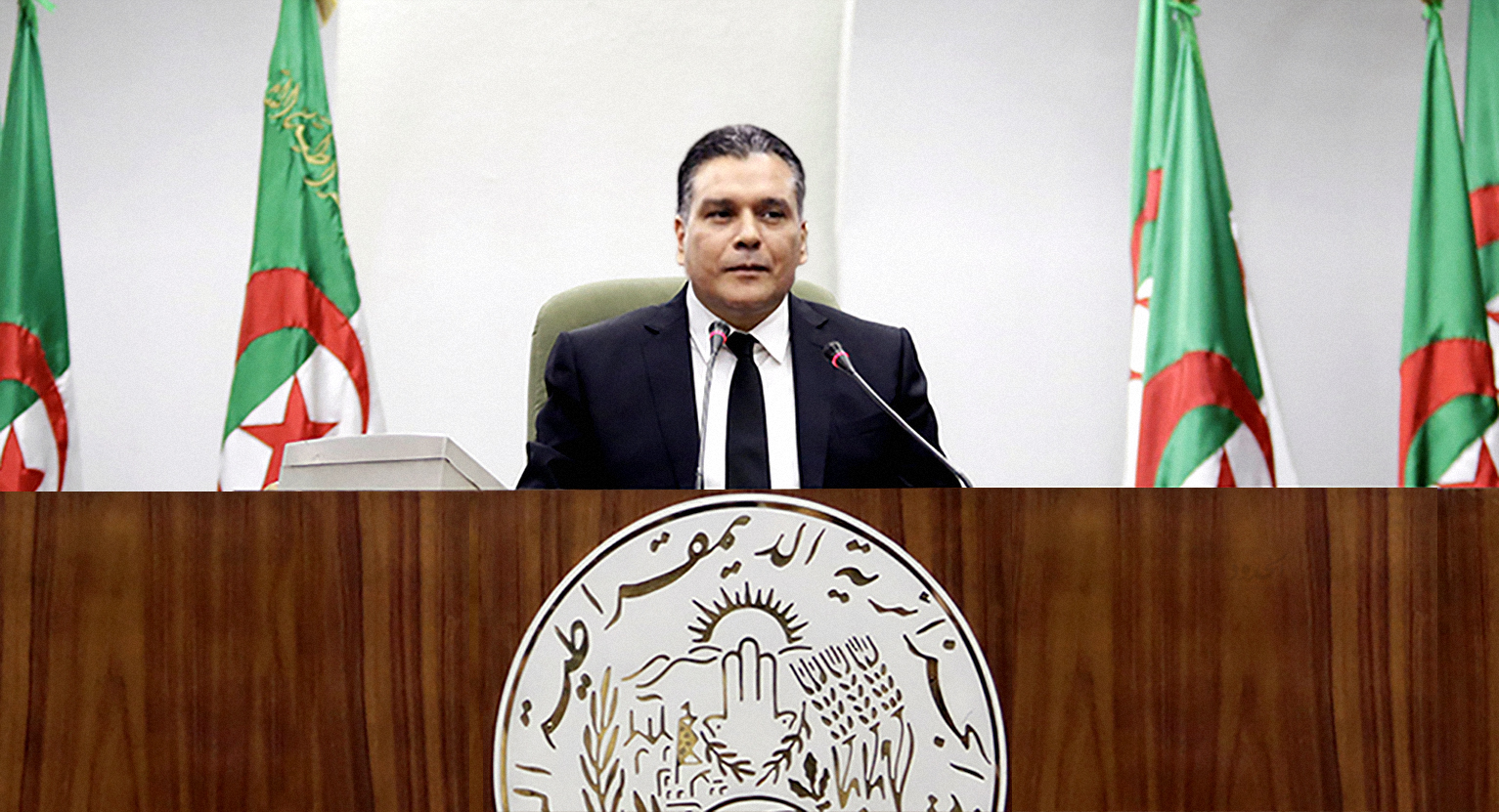 صورة الحزب الحاكم في الجزائر يعدُ المواطنين بإجراء إصلاحات جذريَّة على بوتفليقة في حال فوزه