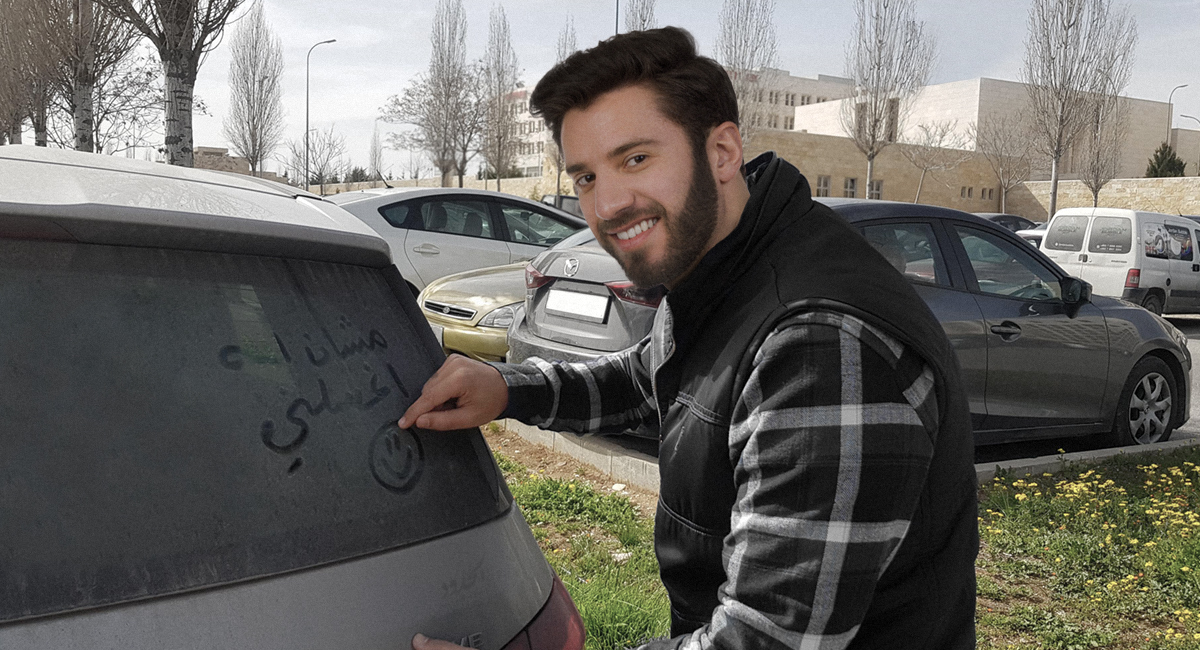 صورة فنٌّ في كل مكان: مراهق يوظِّف إصبعه ليجعل من السيارات كانفاس يرسم عليه لوحات مُلهمة