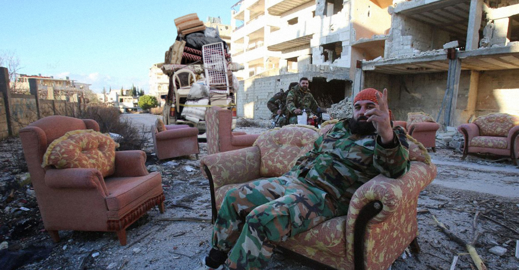 صورة النظام السوري يتعهّد لسكّان مخيم اليرموك بإعادة أثاثهم المسروق بأسعار مخفّضة
