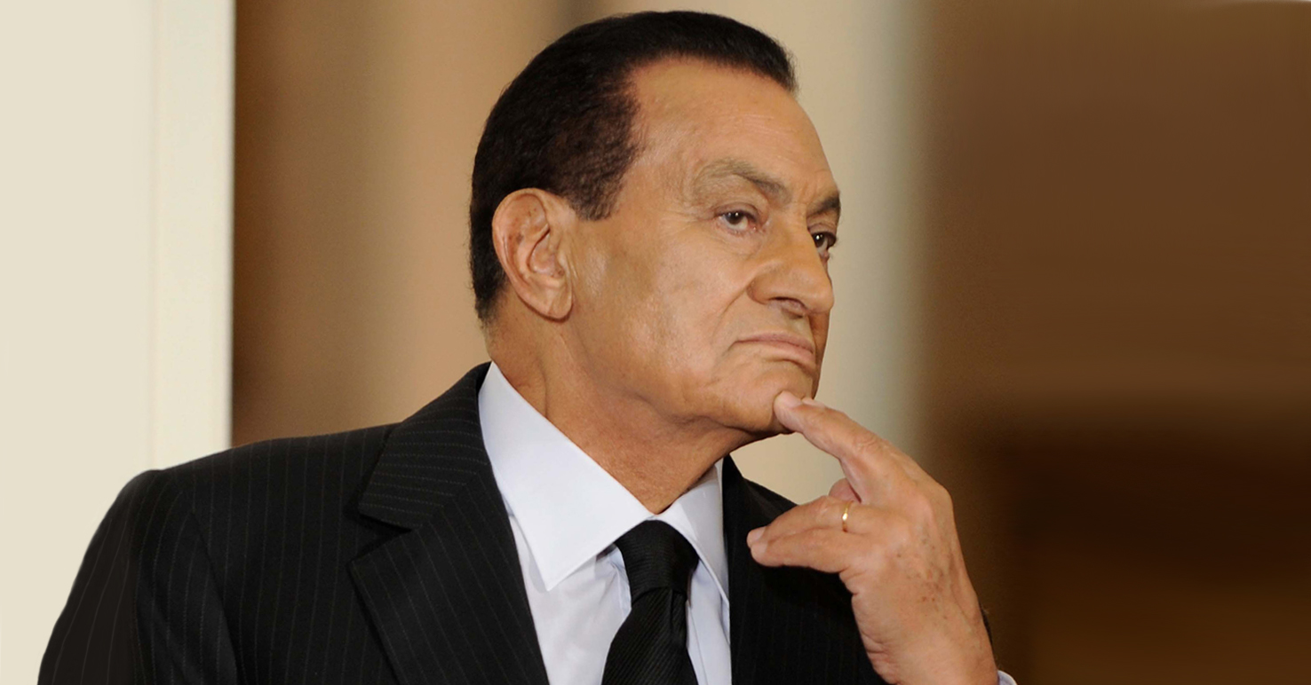 صورة مبارك يستعد لرفع دعوى تعويض ورد اعتبار على الشعب المصري بعد أن جرجروه إلى المحاكم زوراً وبهتاناً