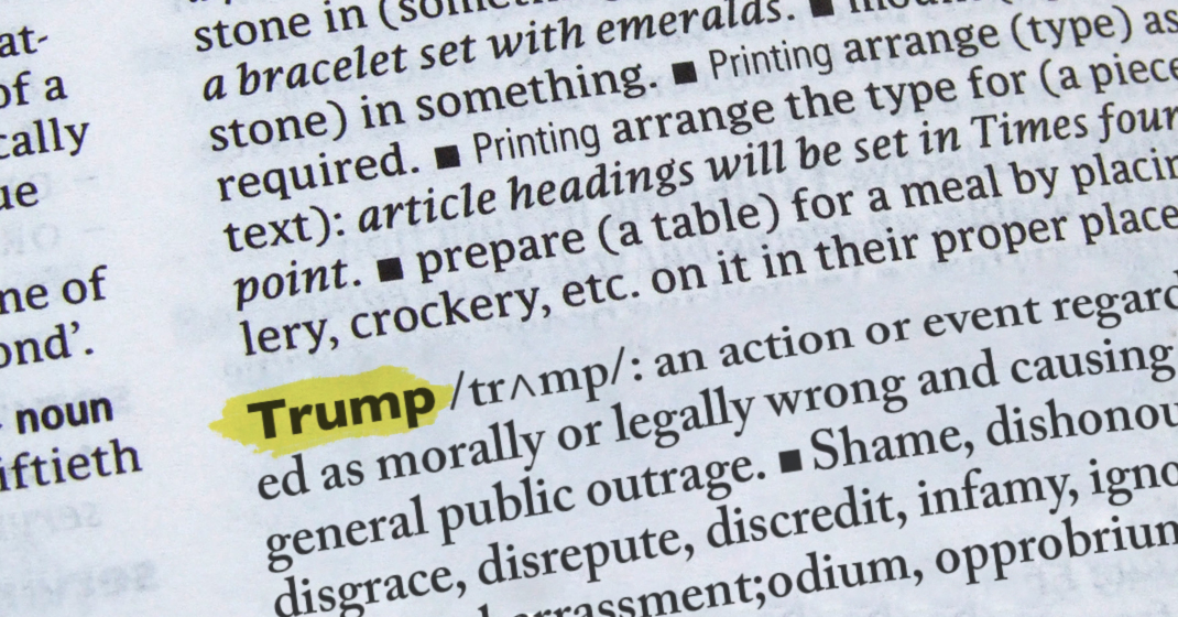 صورة قاموس أكسفورد يضيف “ترامب” كمرادفٍ لكلمة “فضيحة”