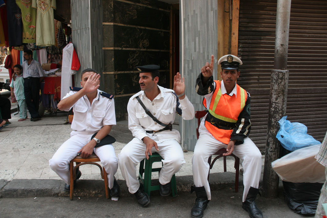 صورة السلطات المصرية تعتقل ناشطين في مقهى وتشرب من شايهم